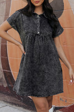 Cargar imagen en el visor de la galería, Black Acid Wash Button Front Collared Short Sleeve Denim Dress
