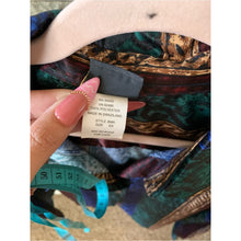 Cargar imagen en el visor de la galería, Salon Studio 90s Vintage Old Money Button Down Top
