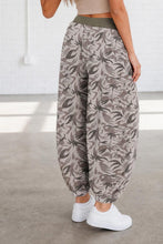 Load image into Gallery viewer, Multicolour Drawstring Contrast Waistband Camouflage Joggers Pants
