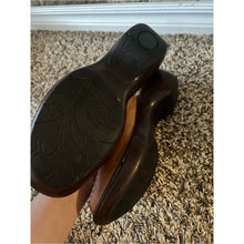 Load image into Gallery viewer, Nurture Women’s 100% Genuine Leather Slide Mules Clogs in Tan
