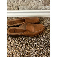 Load image into Gallery viewer, Nurture Women’s 100% Genuine Leather Slide Mules Clogs in Tan
