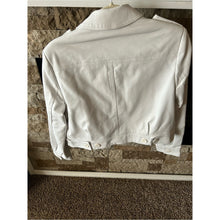 Cargar imagen en el visor de la galería, Serena Williams Cropped White Utility Jacket with Pocket Flaps - Women's
