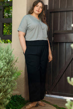 Cargar imagen en el visor de la galería, Black Shirred High Waist Plus Size Wide Leg Pants
