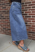 Cargar imagen en el visor de la galería, Dusk Blue High Rise Buttons Pleated Cropped Wide Leg Denim Pants
