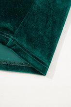 Cargar imagen en el visor de la galería, Evergreen Sequin Patchwork Sleeve Button Up Velvet Top
