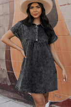 Cargar imagen en el visor de la galería, Black Acid Wash Button Front Collared Short Sleeve Denim Dress
