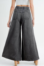 Cargar imagen en el visor de la galería, Carbon Grey Mineral Wash Button Fly Waist Wide Leg Jeans
