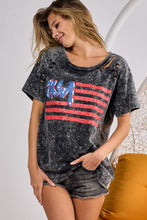 Cargar imagen en el visor de la galería, BiBi US Flag Washed Laser Cut T-Shirt
