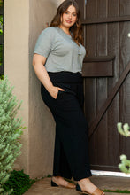 Cargar imagen en el visor de la galería, Black Shirred High Waist Plus Size Wide Leg Pants
