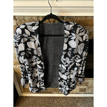 Cargar imagen en el visor de la galería, Vintage Reversible Women's Blazer - White &amp; Black 2-in-1 Jacket Leaves/Polka Dot

