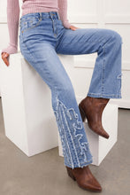 Cargar imagen en el visor de la galería, Ashleigh Blue Embroidered Western Print Flare Leg Full Length Jeans
