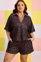 Cargar imagen en el visor de la galería, Brown Plus Size Leopard Short Set
