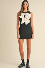 Cargar imagen en el visor de la galería, Black Contrast Bowknot Applique Crew Neck Sleeveless Mini Dress
