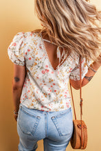 Cargar imagen en el visor de la galería, Beige Boho Floral Lace Trim Short Sleeve Blouse
