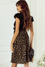 Cargar imagen en el visor de la galería, Black Flutter Sleeve Bodice Splicing Leopard Print Dress
