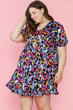 Cargar imagen en el visor de la galería, Purple Leopard Print Ruffled V Neck Plus Size Mini Dress
