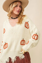 Cargar imagen en el visor de la galería, Beige Cable Knit Pumpkin Raw Hem V Neck Loose Sweater
