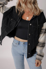 Cargar imagen en el visor de la galería, Black Plaid Sleeve Frayed Hem Hooded Denim Jacket
