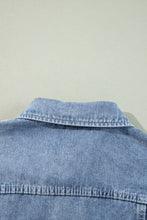 Cargar imagen en el visor de la galería, Beau Blue Ruffle Raw Hem Flap Pockets Denim Jacket
