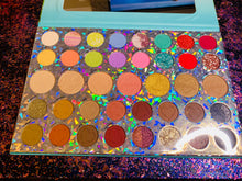 Cargar imagen en el visor de la galería, Bichota 40 Color Eyeshadow Highlighter and Bronzer Palette
