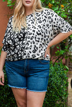 Cargar imagen en el visor de la galería, Black Plus Size Contrast Leopard Half Sleeve Blouse
