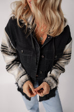 Cargar imagen en el visor de la galería, Black Plaid Sleeve Frayed Hem Hooded Denim Jacket
