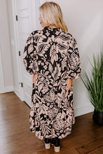 Cargar imagen en el visor de la galería, Black Plus Size Floral Printed Puff Sleeve Collared Maxi Dress
