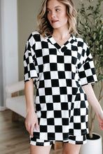 Cargar imagen en el visor de la galería, Black Checkerboard Print V Neck Loose Tee and Shorts Lounge Set
