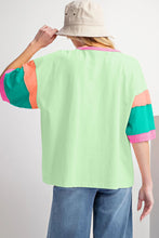 Cargar imagen en el visor de la galería, Green Color Block Stitching Sleeve Round Neck Oversize Top
