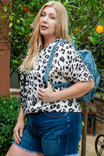 Cargar imagen en el visor de la galería, Black Plus Size Contrast Leopard Half Sleeve Blouse
