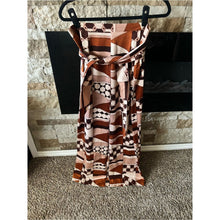 Cargar imagen en el visor de la galería, Vintage 70s Boho Wide-Leg Maxi Skirt — Brown &amp; Cream Geometric Print with Belt

