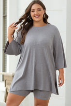 Cargar imagen en el visor de la galería, Light Grey Solid Color Loose Tunic Top and Slim Shorts Set
