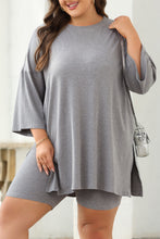 Cargar imagen en el visor de la galería, Light Grey Solid Color Loose Tunic Top and Slim Shorts Set
