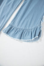 Cargar imagen en el visor de la galería, Myosotis Light Wash Raw Hem Ruffled Wide Leg Jeans
