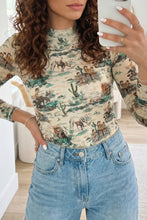 Cargar imagen en el visor de la galería, Green Western Print Long Sleeve Round Neck Slim Top
