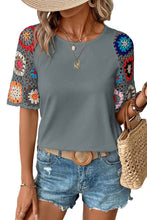 Cargar imagen en el visor de la galería, Medium Grey Floral Crochet Short Sleeve Top
