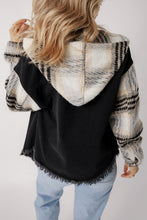 Cargar imagen en el visor de la galería, Black Plaid Sleeve Frayed Hem Hooded Denim Jacket
