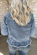 Cargar imagen en el visor de la galería, Beau Blue Ruffle Raw Hem Flap Pockets Denim Jacket
