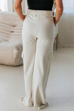 Cargar imagen en el visor de la galería, Beige Plain Cargo Pockets High Waist Casual Sweatpants
