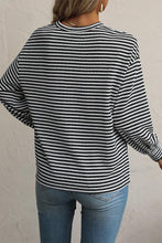 Cargar imagen en el visor de la galería, Black Stripe Drop Shoulder Puff Long Sleeve O Neck Plus Size T Shirt
