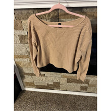 Cargar imagen en el visor de la galería, Modern Beige Cream Ribbed Midi Skirt in Beige with Matching Crop Top Chic
