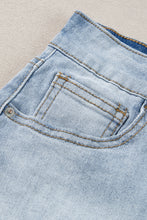 Cargar imagen en el visor de la galería, Light Blue Vintage Washed Raw Edge Jean Shorts
