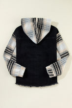 Cargar imagen en el visor de la galería, Black Plaid Sleeve Frayed Hem Hooded Denim Jacket
