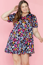 Cargar imagen en el visor de la galería, Purple Leopard Print Ruffled V Neck Plus Size Mini Dress
