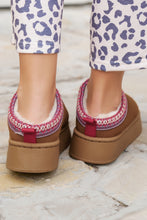 Cargar imagen en el visor de la galería, Chestnut Suede Contrast Print Plush Lined Snow Boots
