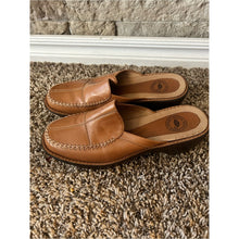 Load image into Gallery viewer, Nurture Women’s 100% Genuine Leather Slide Mules Clogs in Tan
