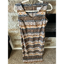 Cargar imagen en el visor de la galería, 90s Vintage Dani Michaels Brown &amp; Cream Tribal-Print Sleeveless Maxi Dress
