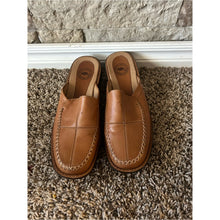 Load image into Gallery viewer, Nurture Women’s 100% Genuine Leather Slide Mules Clogs in Tan
