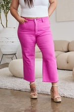 Cargar imagen en el visor de la galería, Full Size Tummy Control High Waist Raw Hem Jeans
