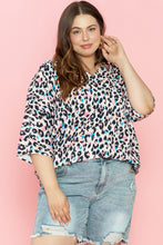 Cargar imagen en el visor de la galería, Brown Leopard Print V Neck Batwing Sleeve Plus Size Top
